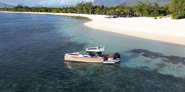 Speed boat trip to flat island (1)